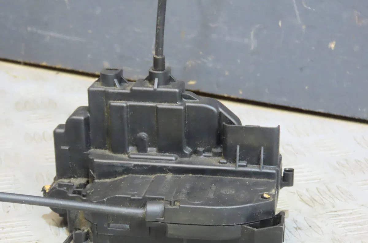 Serrure porte ard Renault CLIO III (BR0-1, CR0-1) 1.6 16v (br05, br0b, br0y, br15, br1j, br1m, br1y, cr0b,... (2005-2014