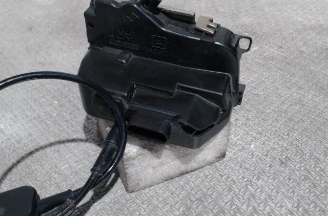 Serrure porte ard Renault LAGUNA II (BG0-1_) 1.9 dci (2001-2007) occasion