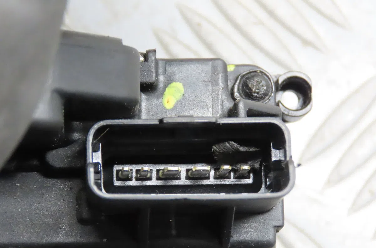 Serrure porte ard Renault LAGUNA III (BT0-1) 2.0 16v (bt05, bt0f, bt0w) (2007-2012) occasion