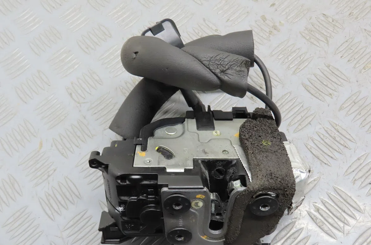 Serrure porte ard Renault LAGUNA III (BT0-1) 2.0 16v (bt05, bt0f, bt0w) (2007-2012) occasion