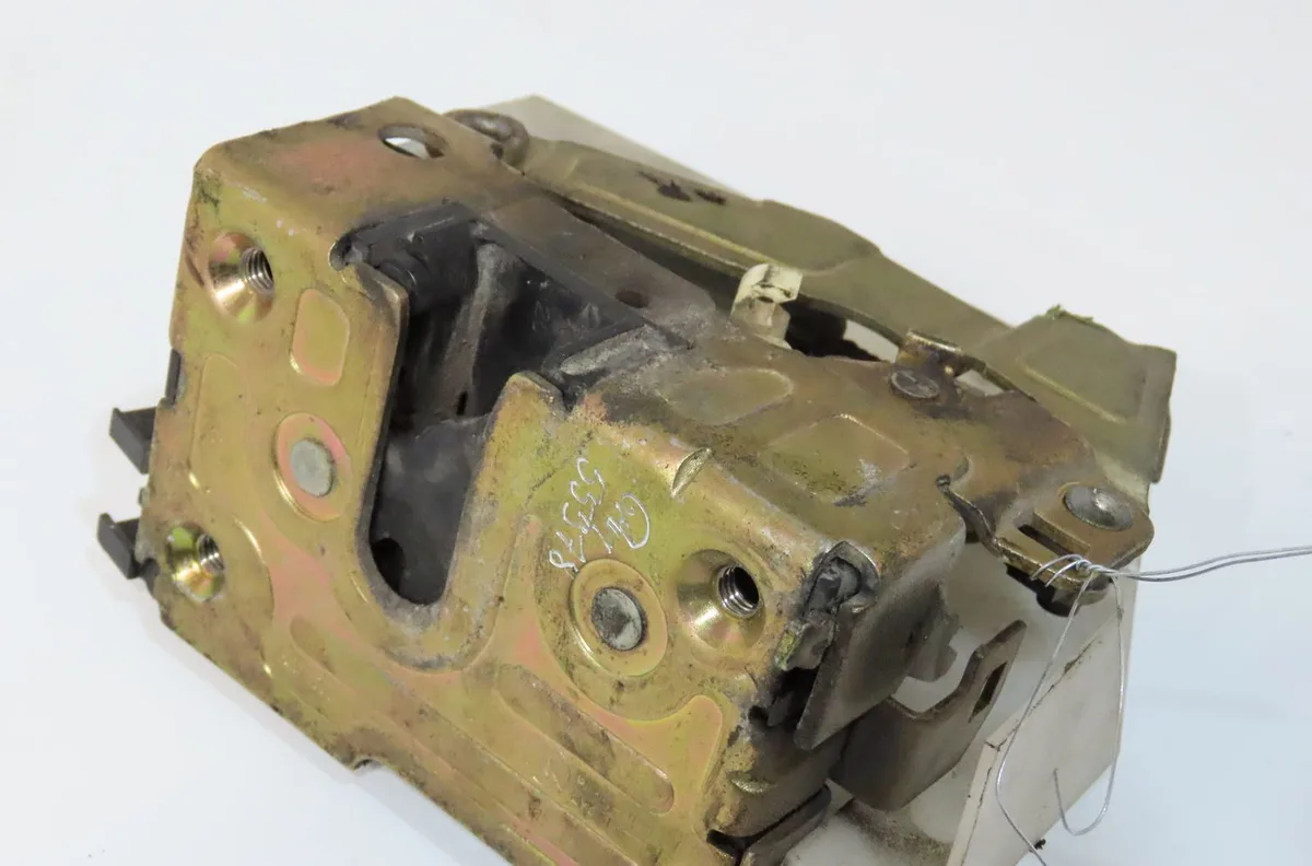 Serrure porte ard Renault MEGANE I (BA0-1_) 1.6 e (ba0f, ba0s) (1996-1999) occasion