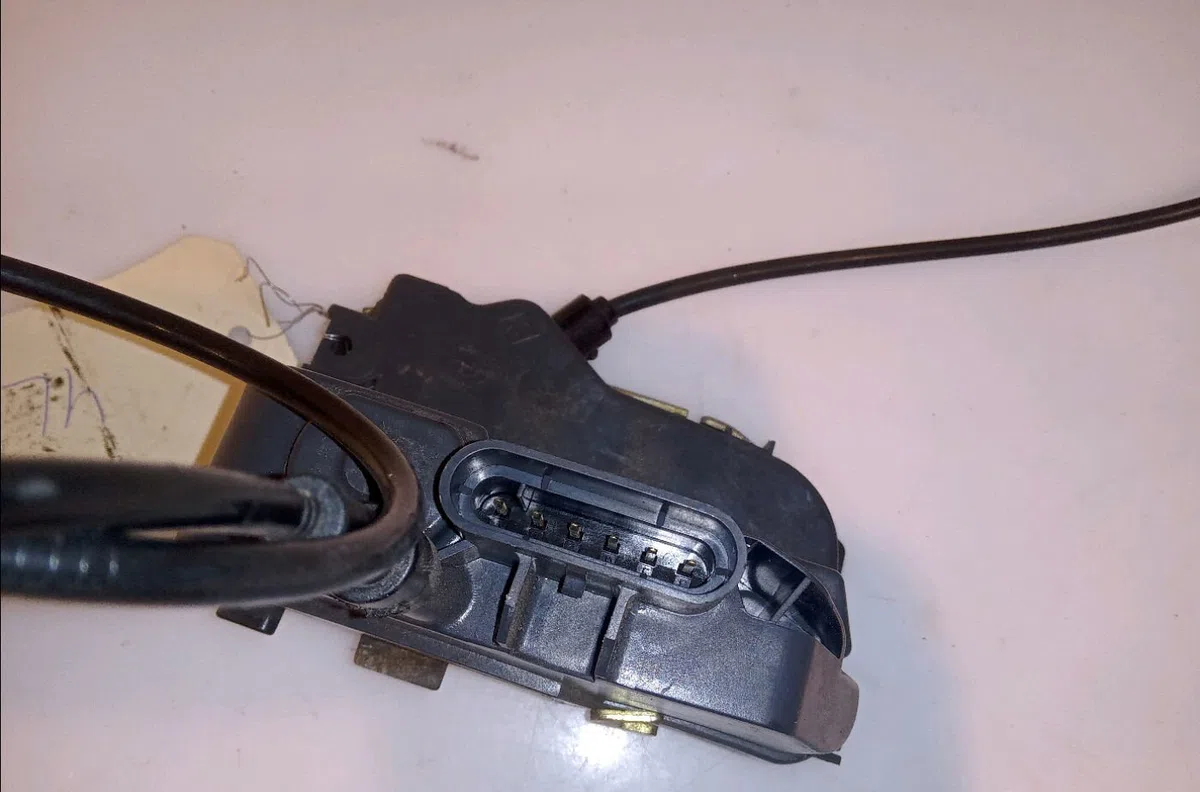 Serrure porte ard Renault MEGANE II (BM0-1_, CM0-1_) 1.9 dci (bm0g, cm0g) (2002-2008) 5 portes occasion