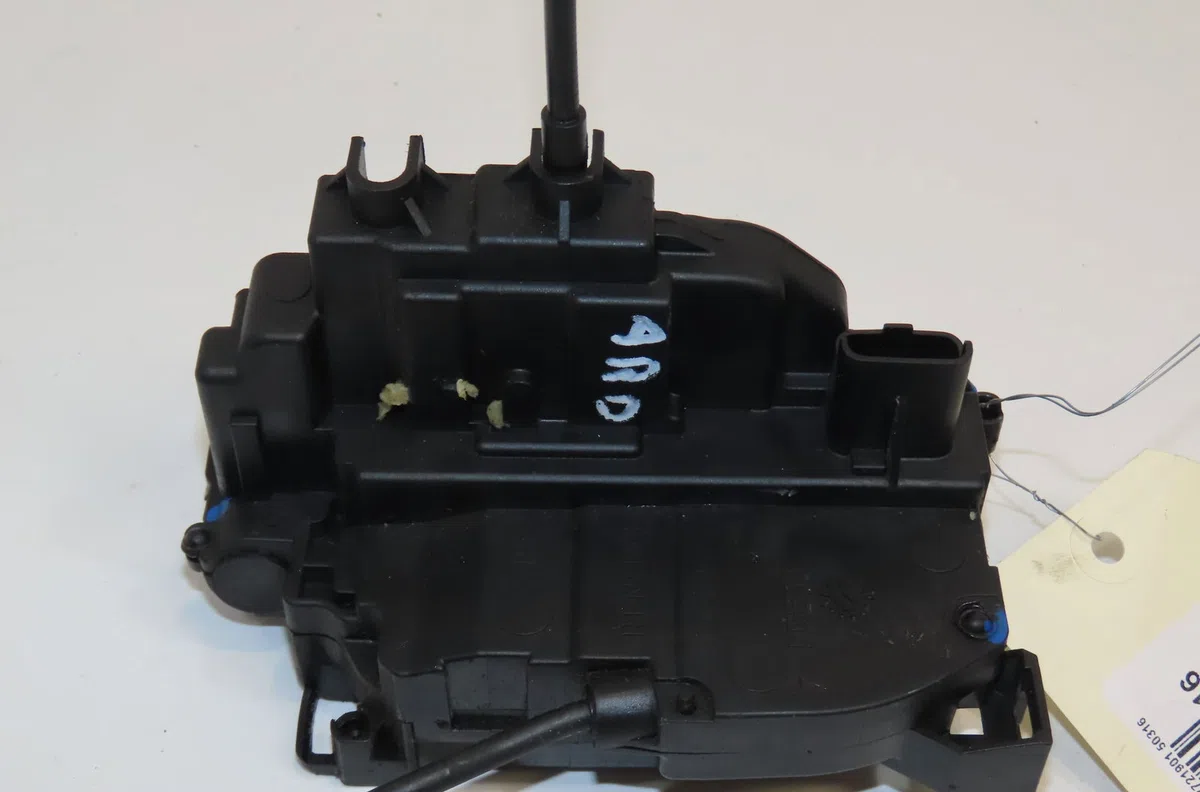 Serrure porte ard Renault MEGANE III 3-5 portes (BZ0-1_, B3_) 1.2 tce (bz2b, bz11) (2012-2015) 5 portes occasion