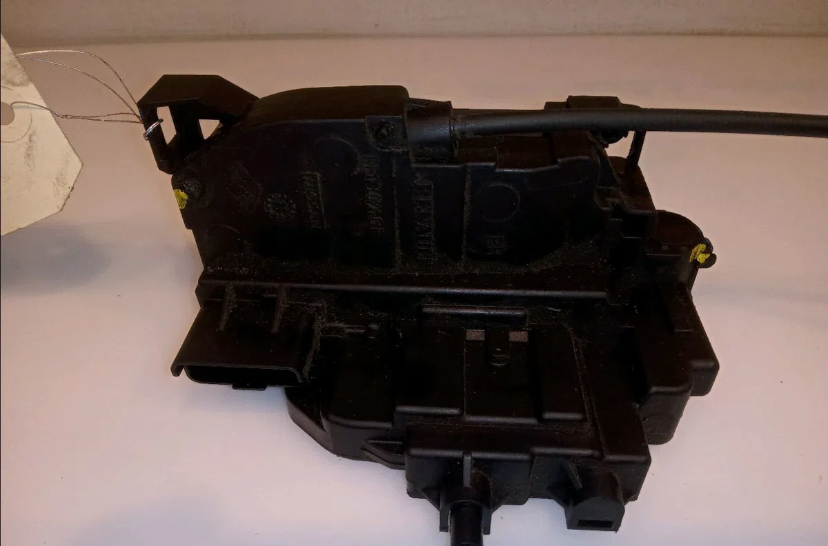 Serrure porte ard Renault MEGANE III 3-5 portes (BZ0-1_, B3_) 1.5 dci (bz09, bz0d, bz1w, bz29, bz14) (2009) 5 portes occ
