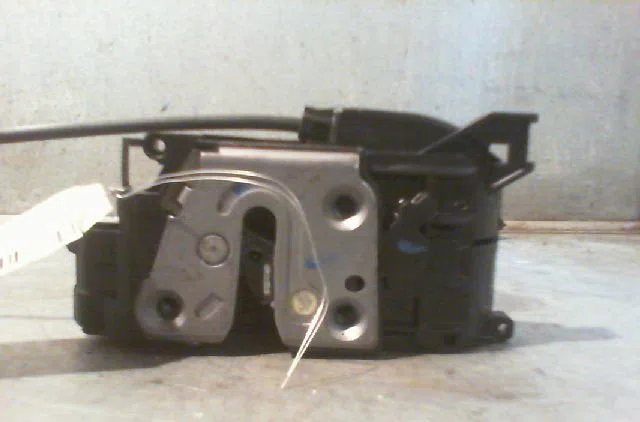Serrure porte ard RENAULT MEGANE III Phase 1 11-2008--01-2012 occasion