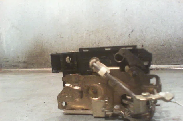 Serrure porte ard RENAULT R5 1993 occasion