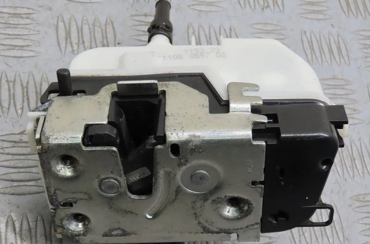 Serrure porte ard Renault SCÉNIC II (JM0-1_) 1.5 dci (jm1f) (2005-2008) occasion