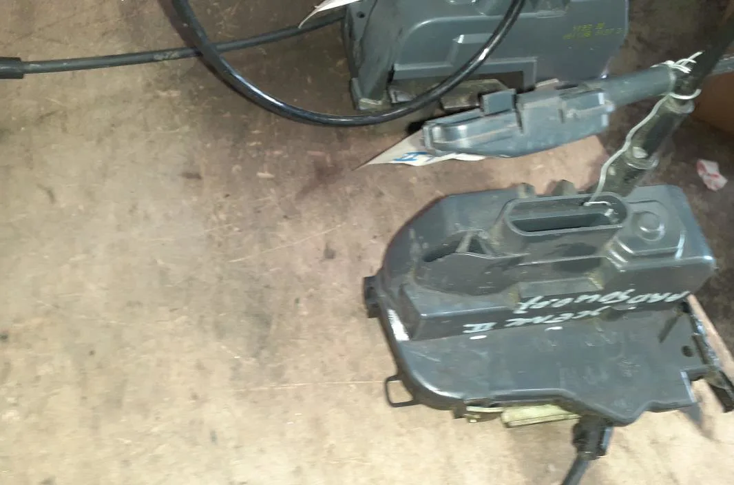 Serrure porte ard Renault SCÉNIC II (JM0-1_) 1.9 dci (jm14) (2005-2008) 5 portes occasion