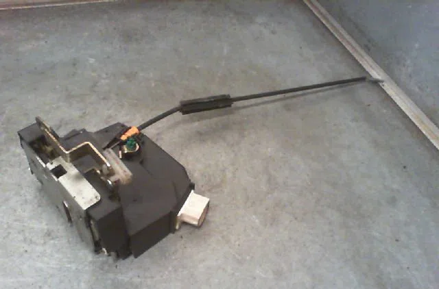 Serrure porte ard ROVER 75 Phase 1 06-1999--03-2004 occasion