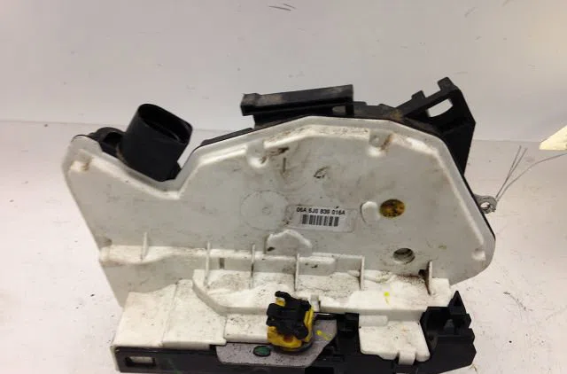 Serrure porte ard Seat IBIZA IV (6J5, 6P1) 1.4 tdi (2008-2010) 5 portes occasion