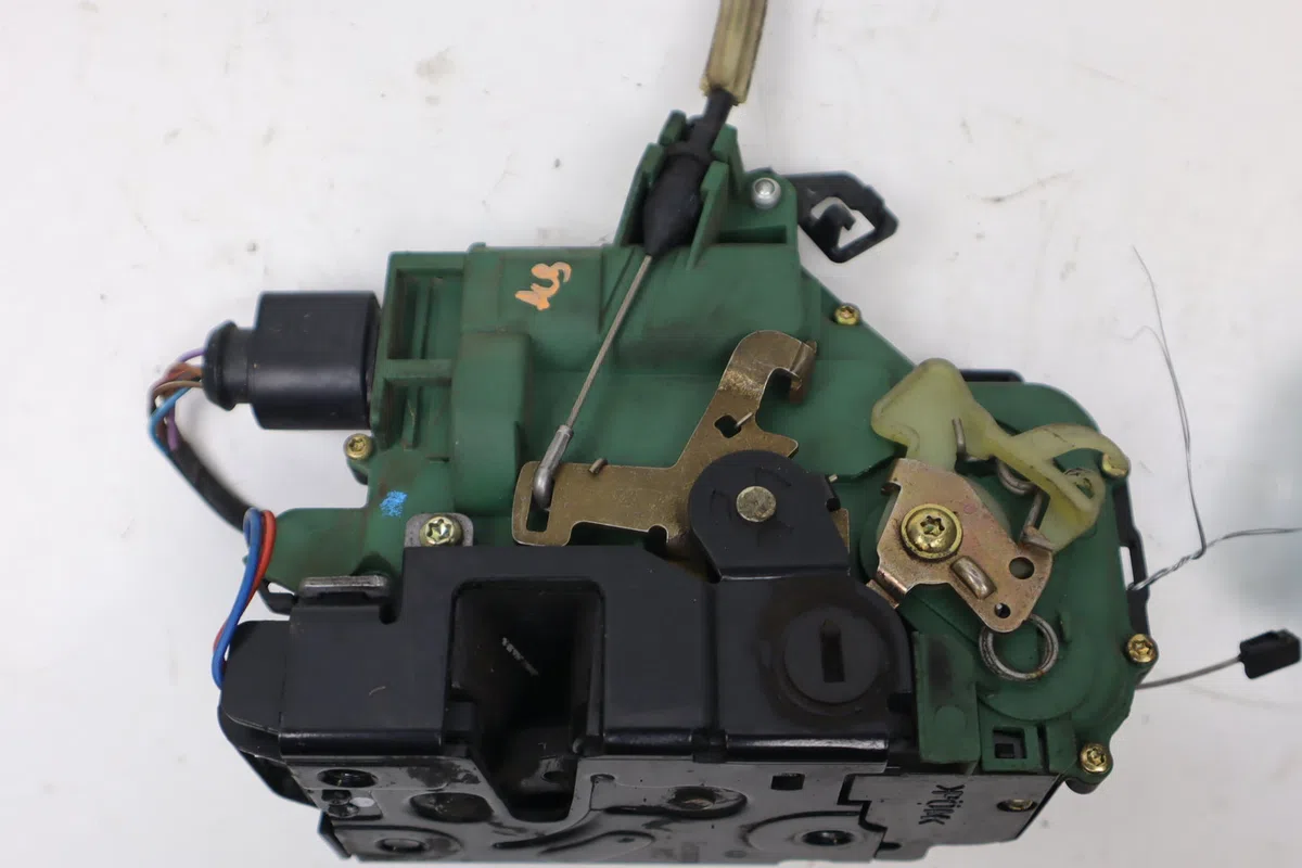 Serrure porte ard Seat LEON (1M1) 1.6 16 v (2000-2006) occasion