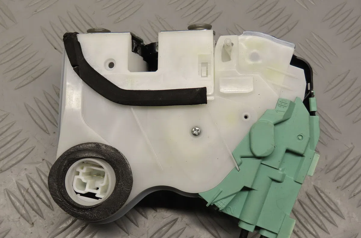 Serrure porte ard Suzuki IGNIS III (MF) 1.2 hybrid allgrip (atk412) (2016) occasion