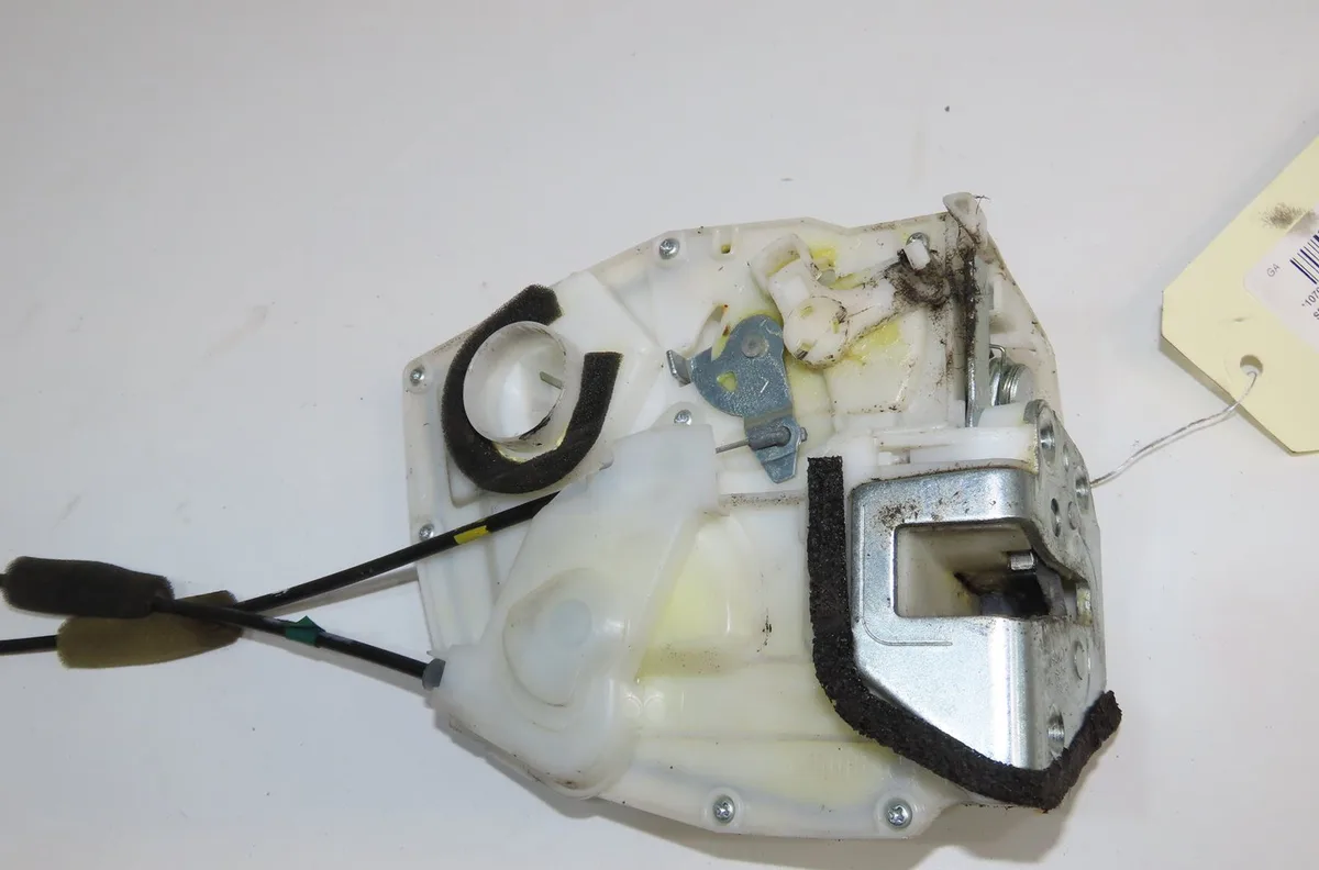 Serrure porte ard Suzuki SWIFT III (MZ, EZ) 1.3 ddis (rs 413d) (2005) occasion