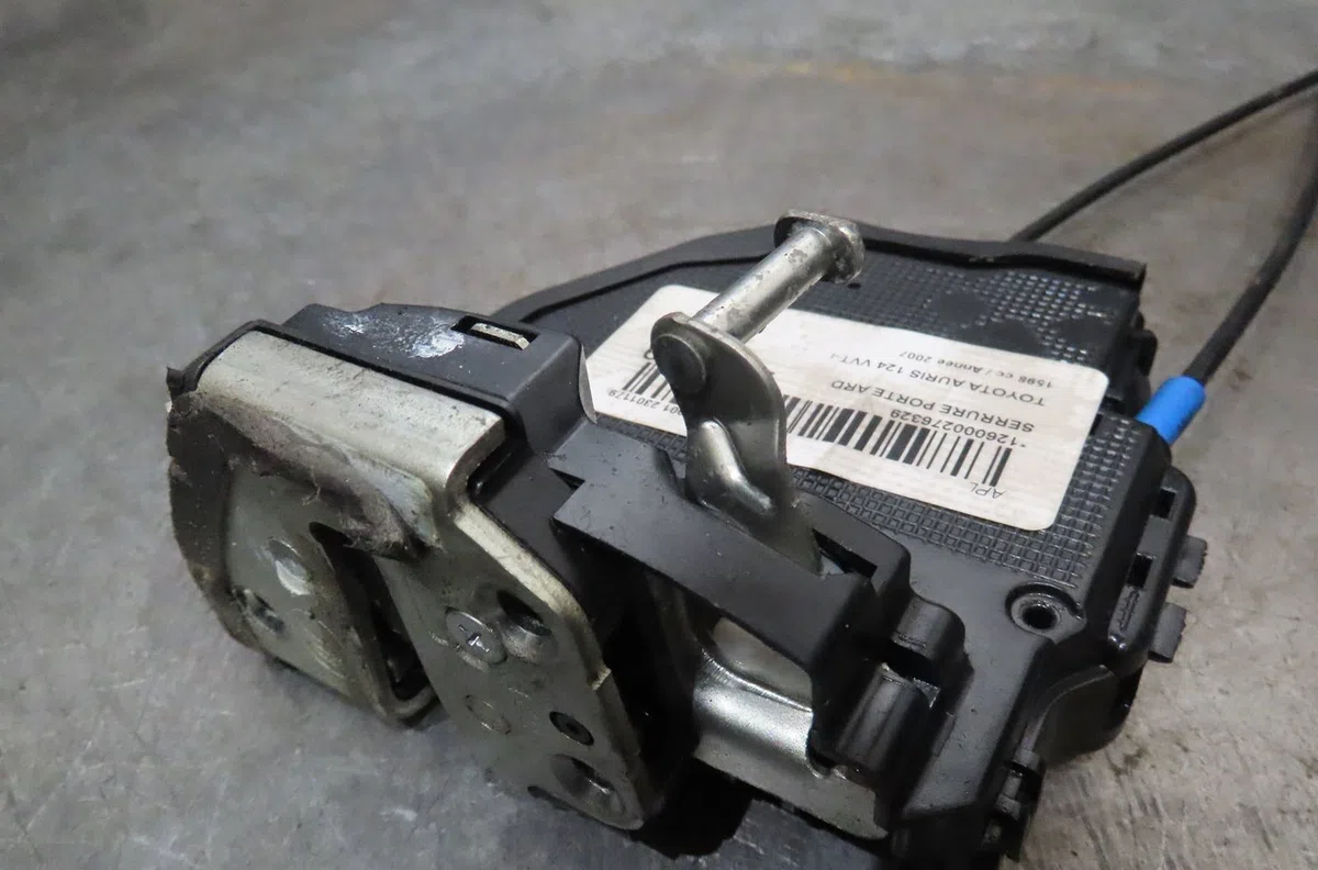 Serrure porte ard Toyota AURIS (_E15_) 1.6 (zre151_) (2007-2012) occasion