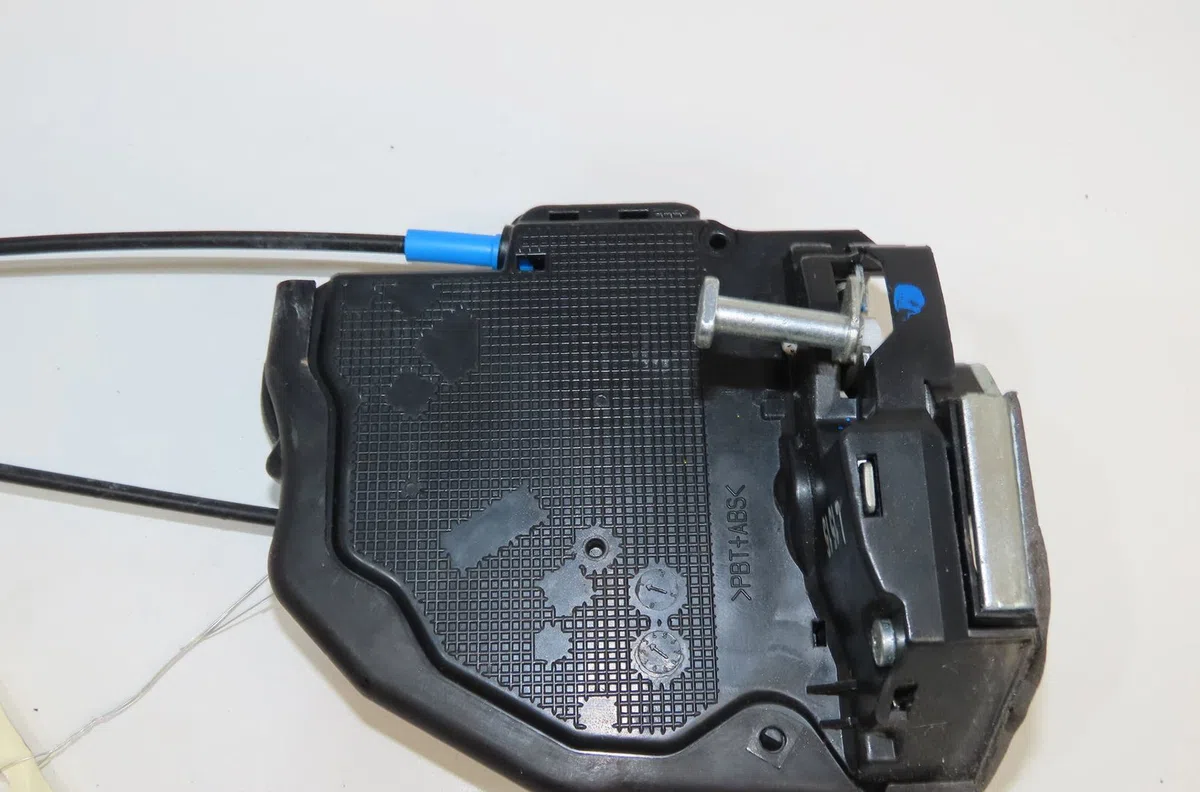 Serrure porte ard Toyota AURIS (_E18_) 1.8 hybrid (zwe186_) (2012-2018) occasion
