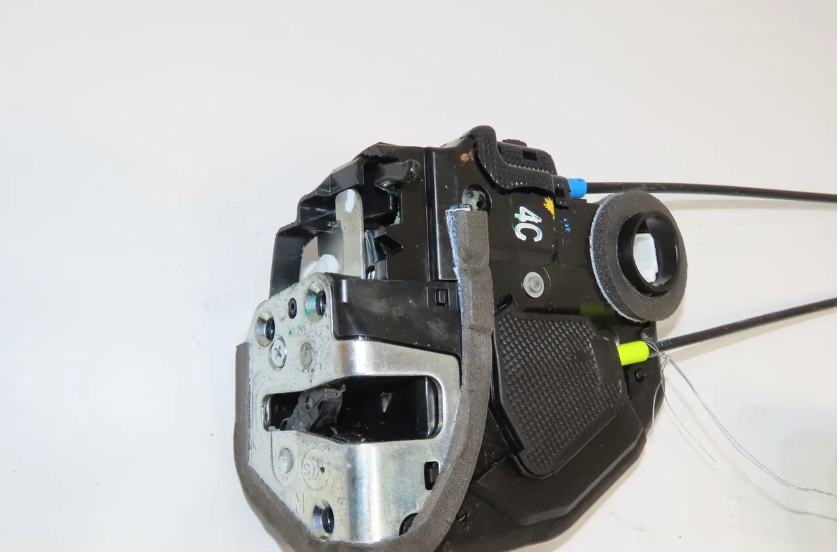 Serrure porte ard Toyota AURIS (_E18_) 1.8 hybrid (zwe186_) (2012-2018) occasion