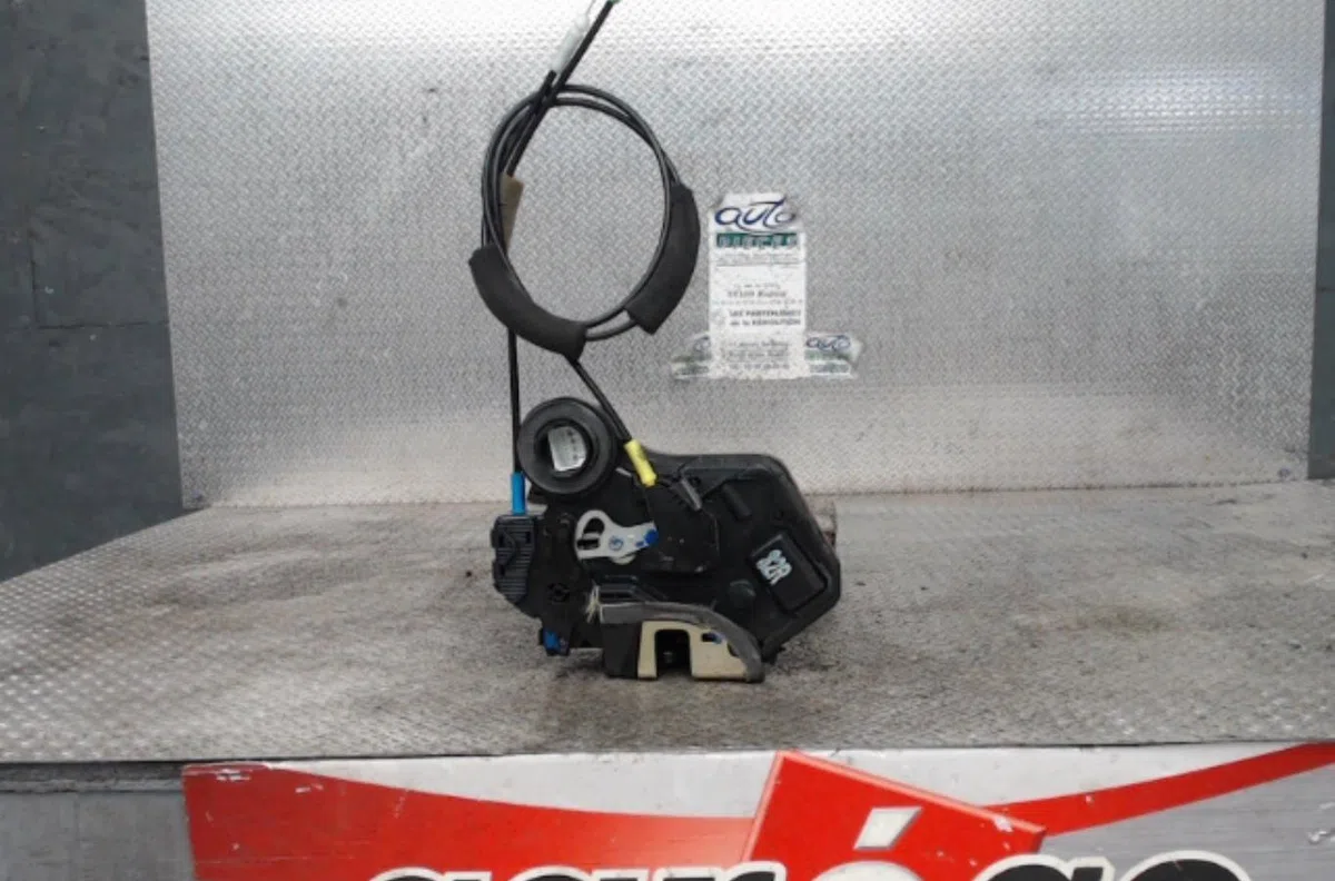 Serrure porte ard TOYOTA AVENSIS 2  AVENSIS 2 PHASE 1 occasion