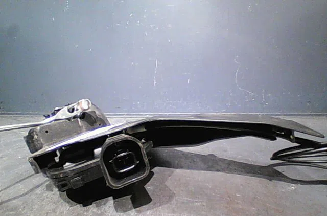 Serrure porte ard Toyota RAV 4 II (_A2_) 2.0 d 4wd (cla20_, cla21_) (2001-2005) occasion