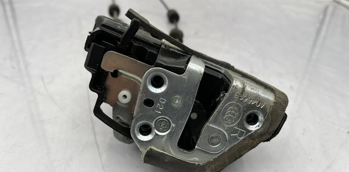 Serrure porte ard TOYOTA RAV4 3 PHASE 1 occasion