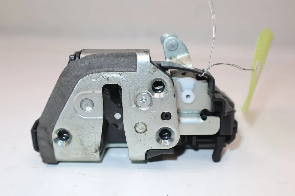 Serrure porte ard Toyota VERSO (_R2_) 2.0 d-4d (aur20_) (2009-2018) occasion