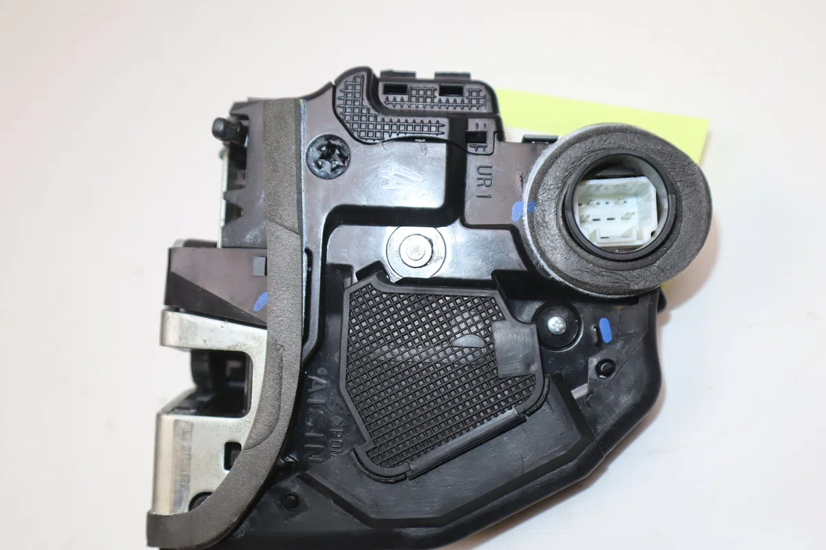 Serrure porte ard Toyota VERSO (_R2_) 2.0 d-4d (aur20_) (2009-2018) occasion
