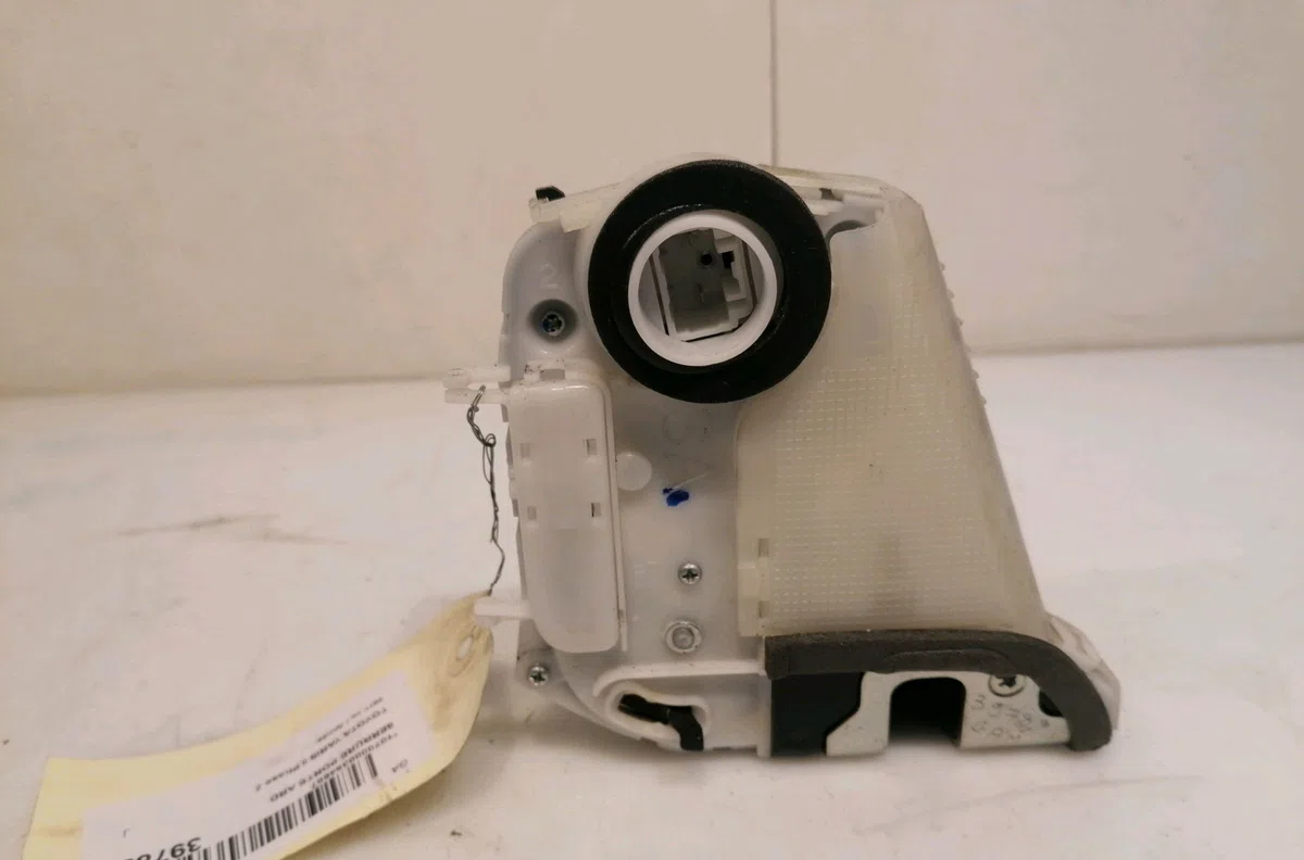 Serrure porte ard Toyota YARIS (_P9_) 1.33 vvt-i (nsp90_) (2008-2011) occasion