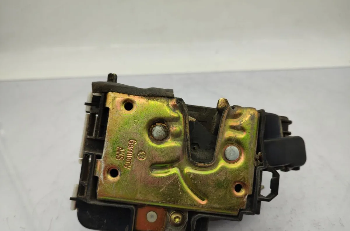 Serrure porte ard VOLKSWAGEN GOLF 3 occasion