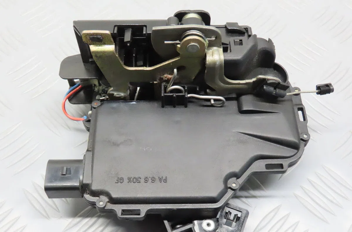 Serrure porte ard Volkswagen GOLF IV (1J1) 1.4 16v (1997-2004) 5 portes occasion