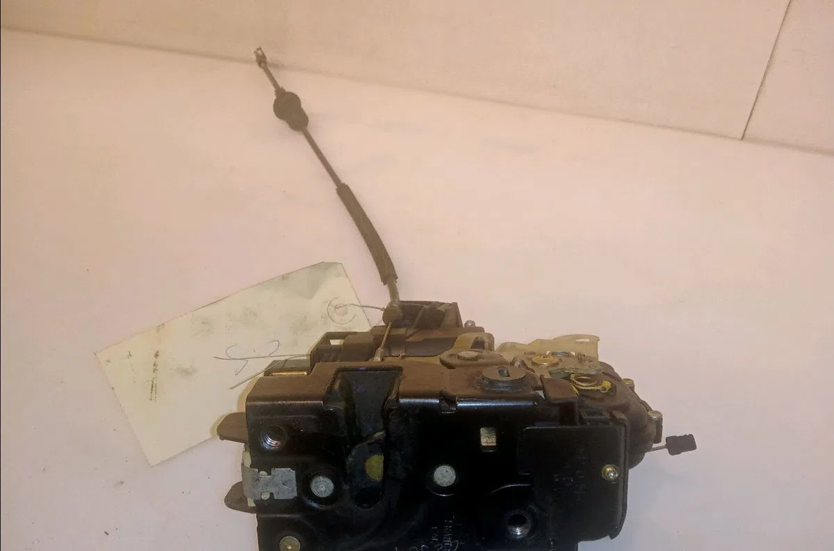 Serrure porte ard Volkswagen GOLF IV (1J1) 1.6 (1997-2004) occasion