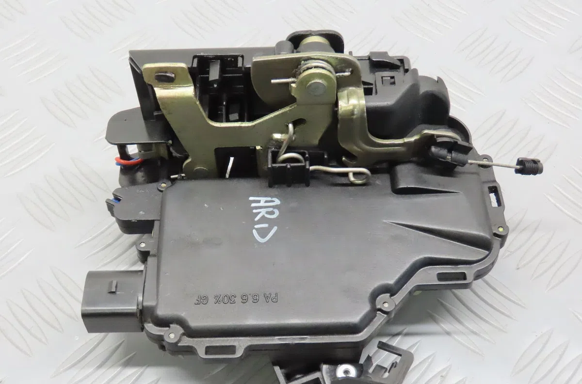 Serrure porte ard Volkswagen GOLF IV (1J1) 1.9 sdi (1997-2005) occasion