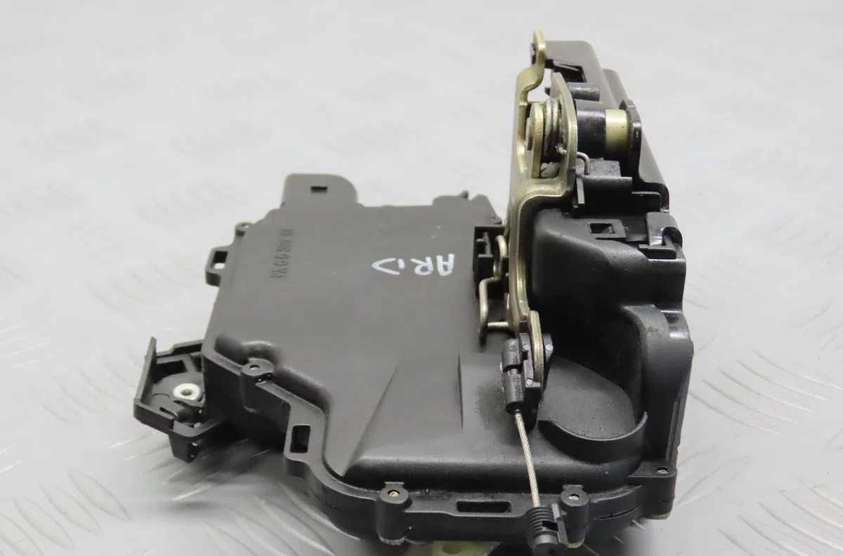 Serrure porte ard Volkswagen GOLF IV (1J1) 1.9 sdi (1997-2005) occasion