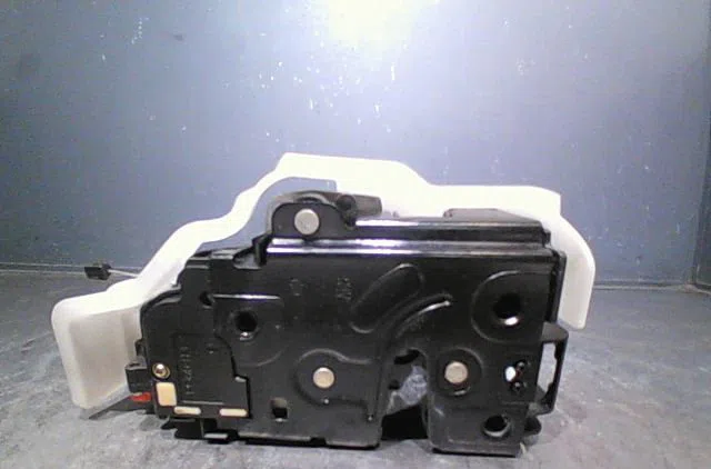 Serrure porte ard Volkswagen GOLF PLUS V (5M1, 521) 1.9 tdi (2005-2009) 5 portes occasion