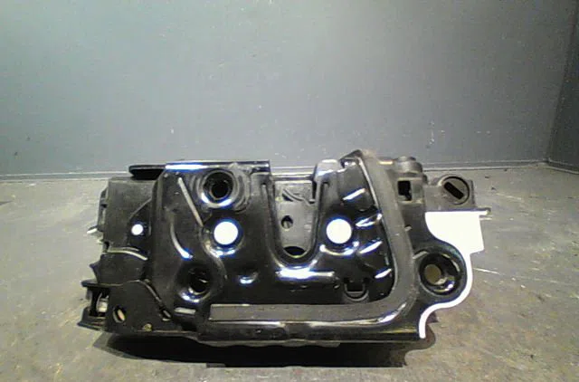 Serrure porte ard Volkswagen GOLF VI (5K1) 1.6 tdi (2009-2012) 5 portes occasion