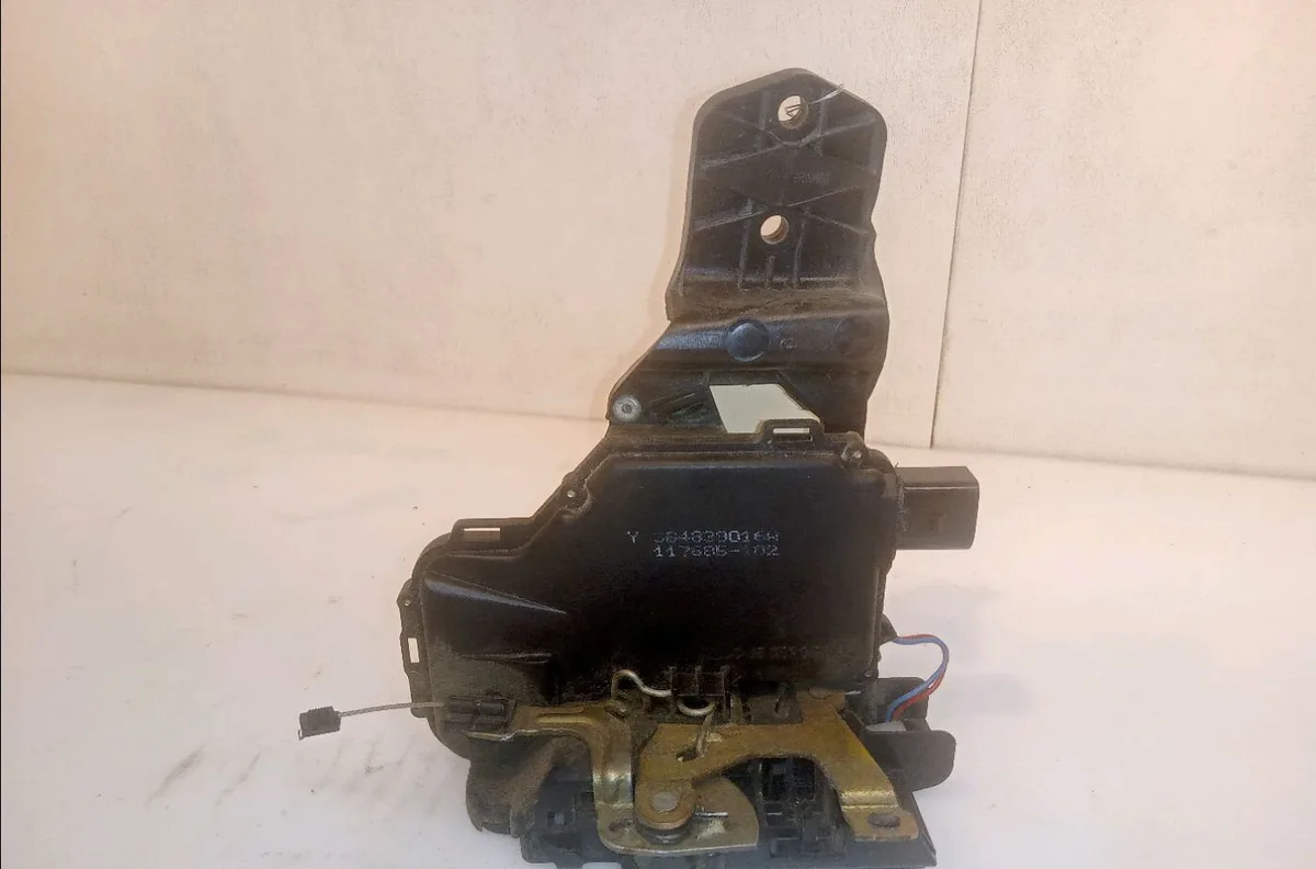Serrure porte ard Volkswagen PASSAT B5 (3B2) 1.9 tdi (1996-2000) occasion