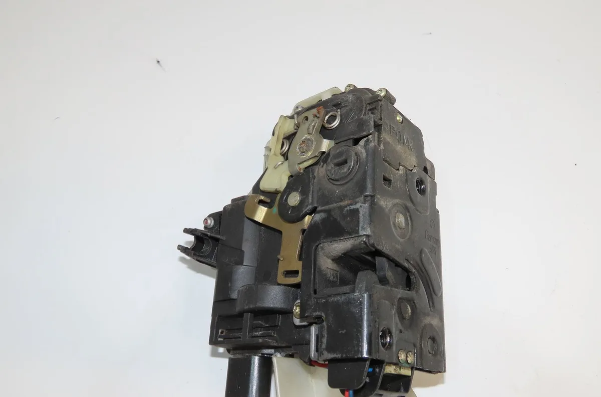 Serrure porte ard Volkswagen PASSAT B5.5 Variant (3B6) 1.9 tdi (2000-2005) 5 portes occasion