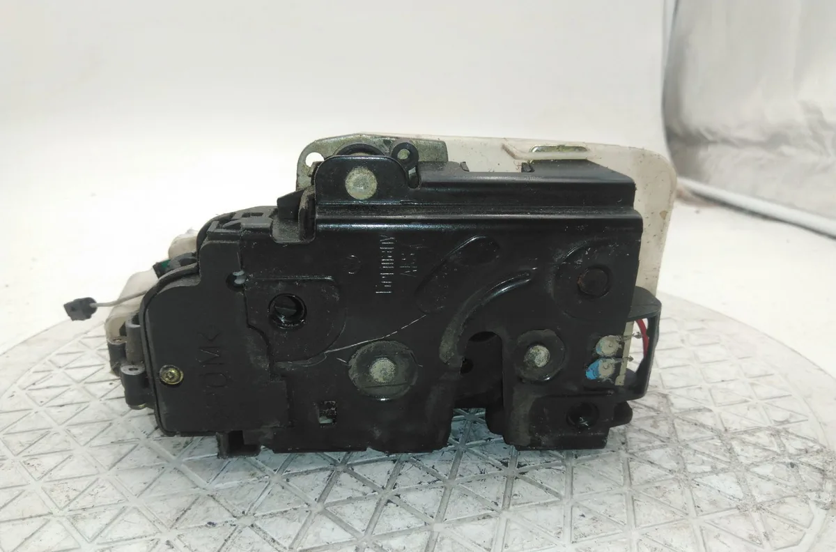 Serrure porte ard VOLKSWAGEN PASSAT IV occasion
