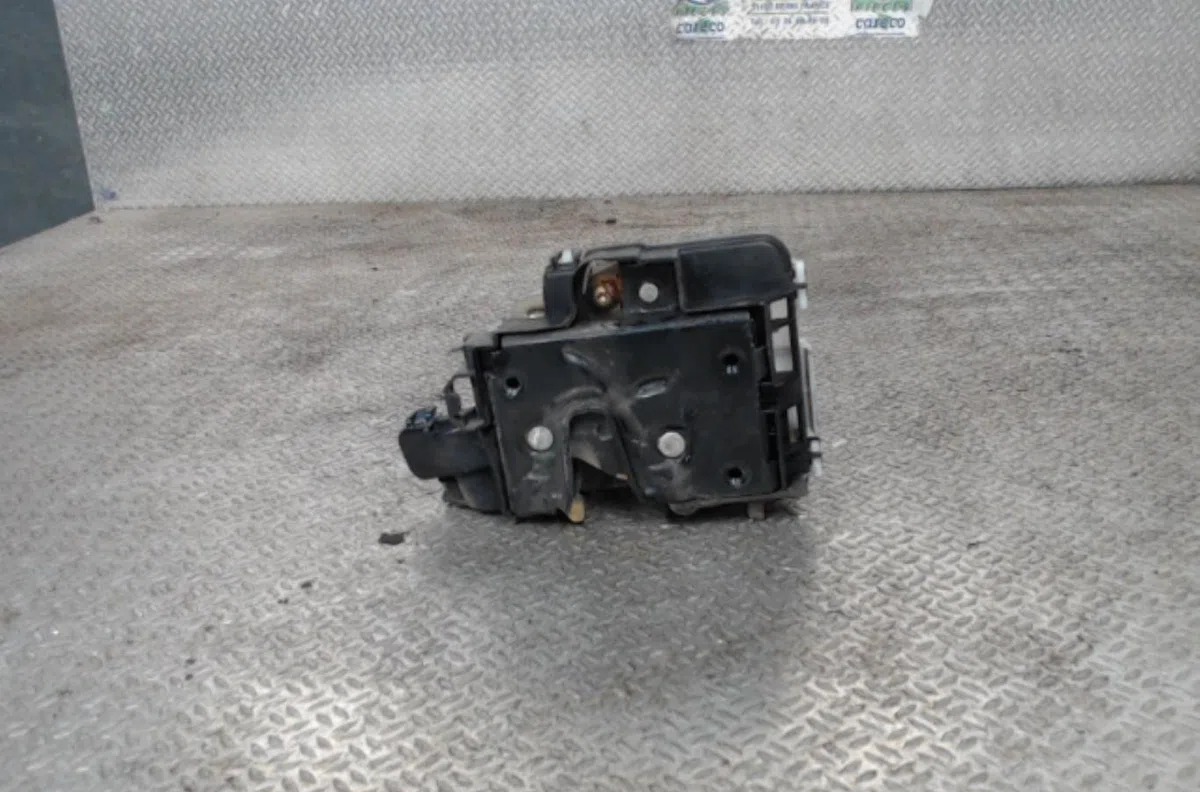 Serrure porte ard Volkswagen POLO (6N2) 1.4 16v (1999-2001) occasion