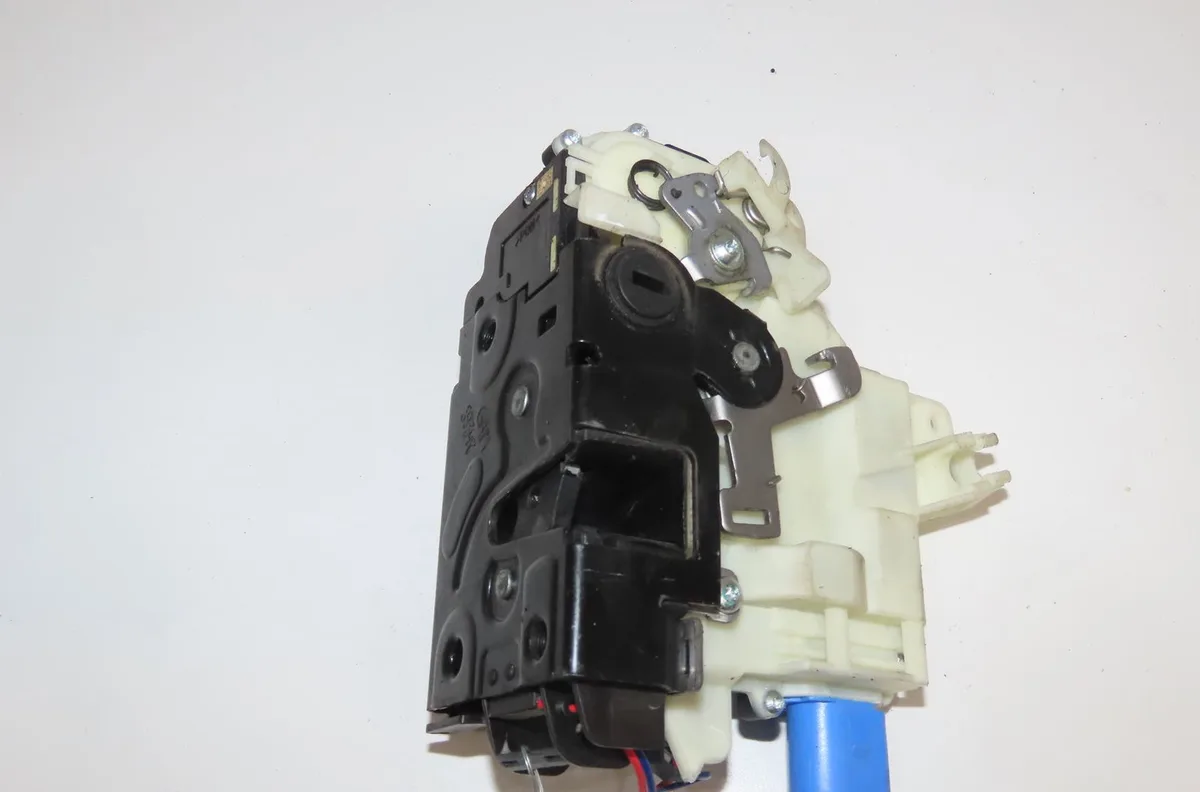 Serrure porte ard Volkswagen POLO (9N_, 9A_) 1.4 tdi (2001-2005) occasion
