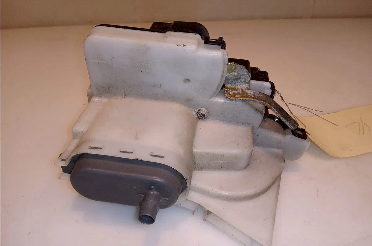 Serrure porte ard Volkswagen POLO III (6N1) 55 1.3 (1994-1997) occasion