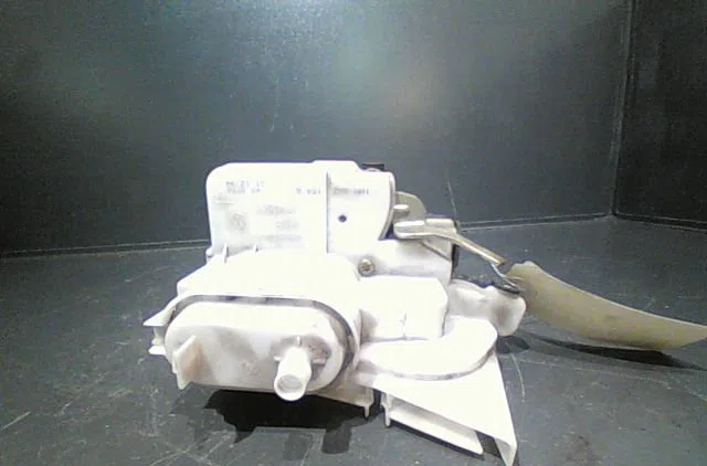 Serrure porte ard Volkswagen POLO III (6N1) 55 1.3 (1994-1997) occasion