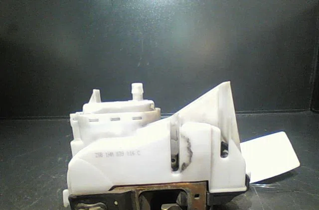 Serrure porte ard Volkswagen POLO III (6N1) 55 1.3 (1994-1997) occasion