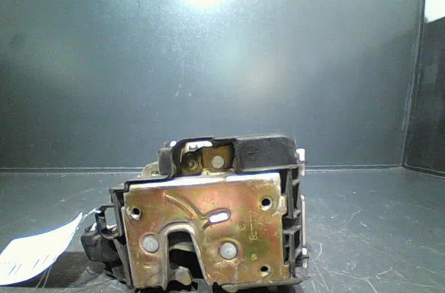 Serrure porte ard Volkswagen POLO III (6N1) 55 1.3 (1994-1997) occasion