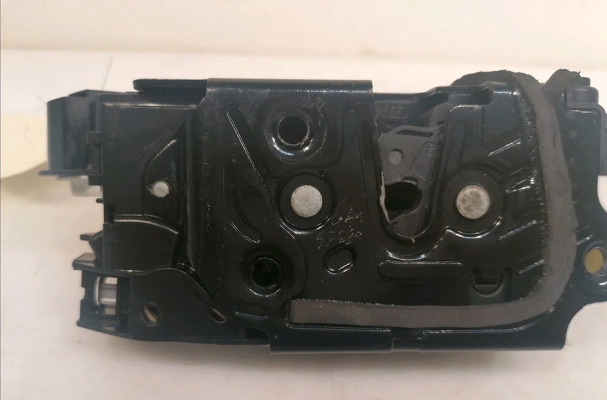 Serrure porte ard Volkswagen TIGUAN (5N_) 2.0 tdi (2008-2018) occasion