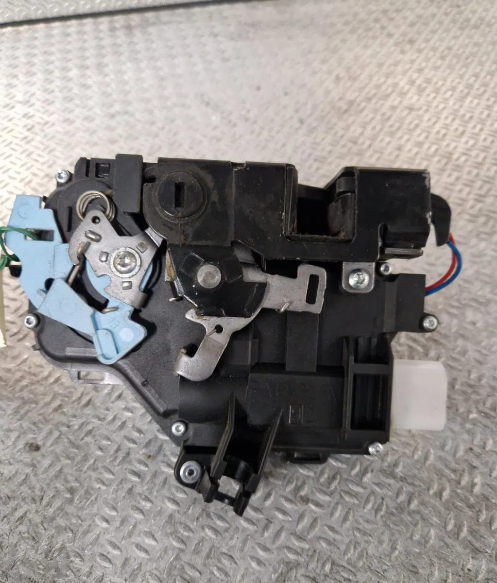 Serrure porte ard Volkswagen TOURAN (1T3) 1.6 tdi (2010-2015) 5 portes occasion