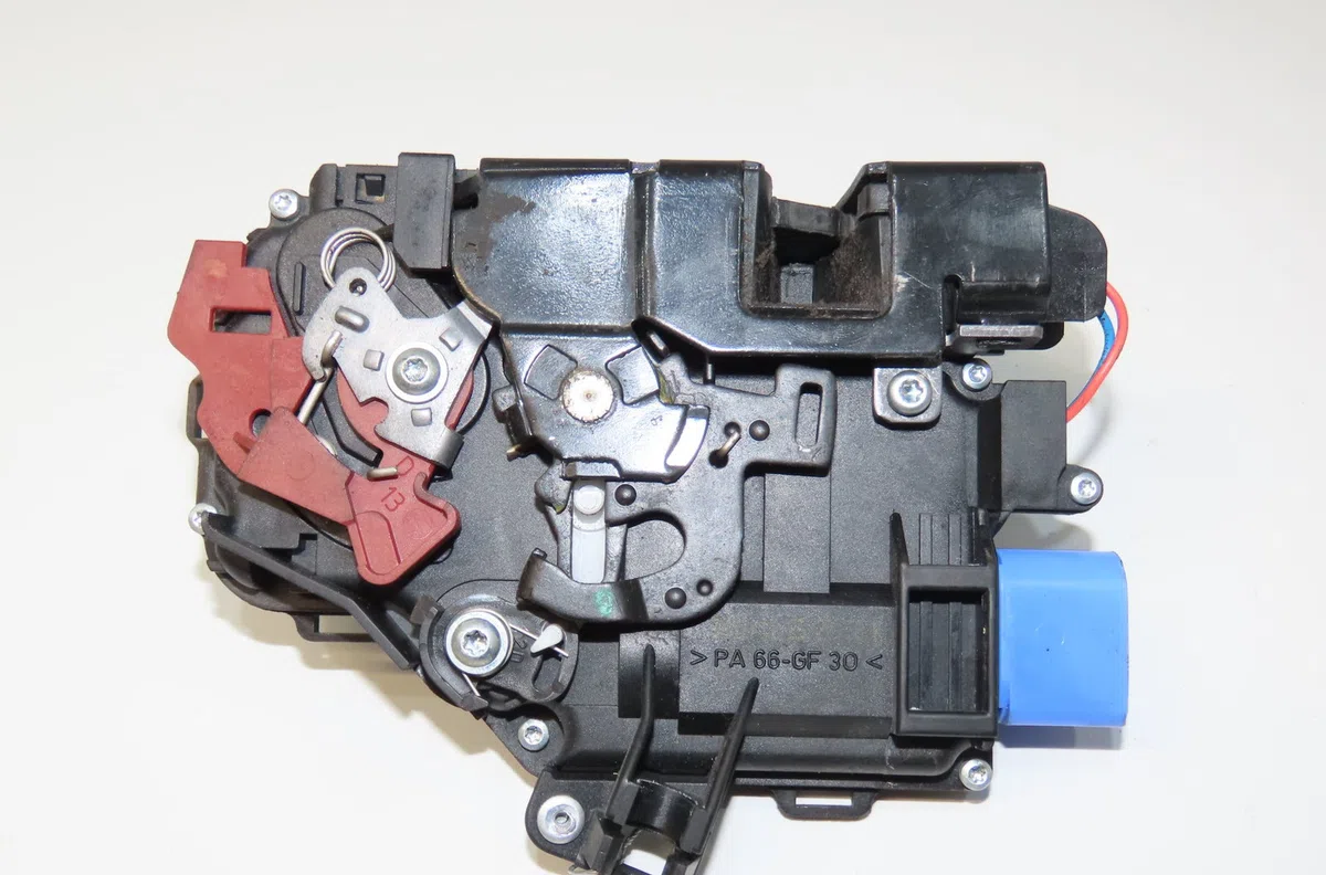Serrure porte ard Volkswagen TOURAN (1T3) 2.0 tdi (2010-2015) 5 portes occasion