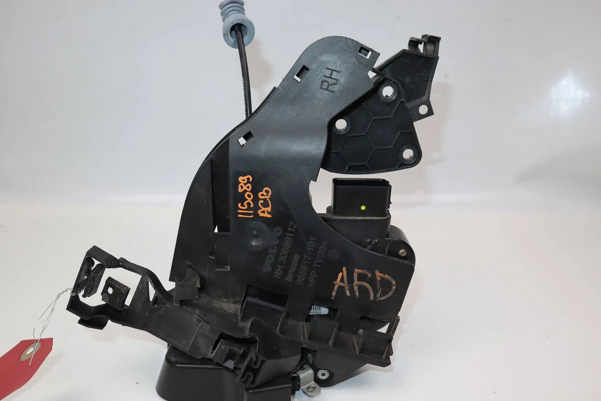 Serrure porte ard Volvo V50 (545) 2.0 d (2004-2010) occasion