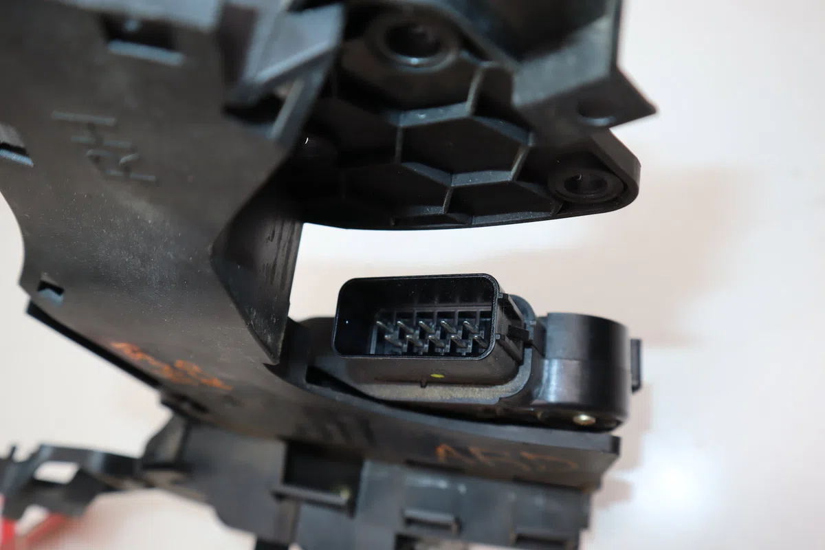 Serrure porte ard Volvo V50 (545) 2.0 d (2004-2010) occasion