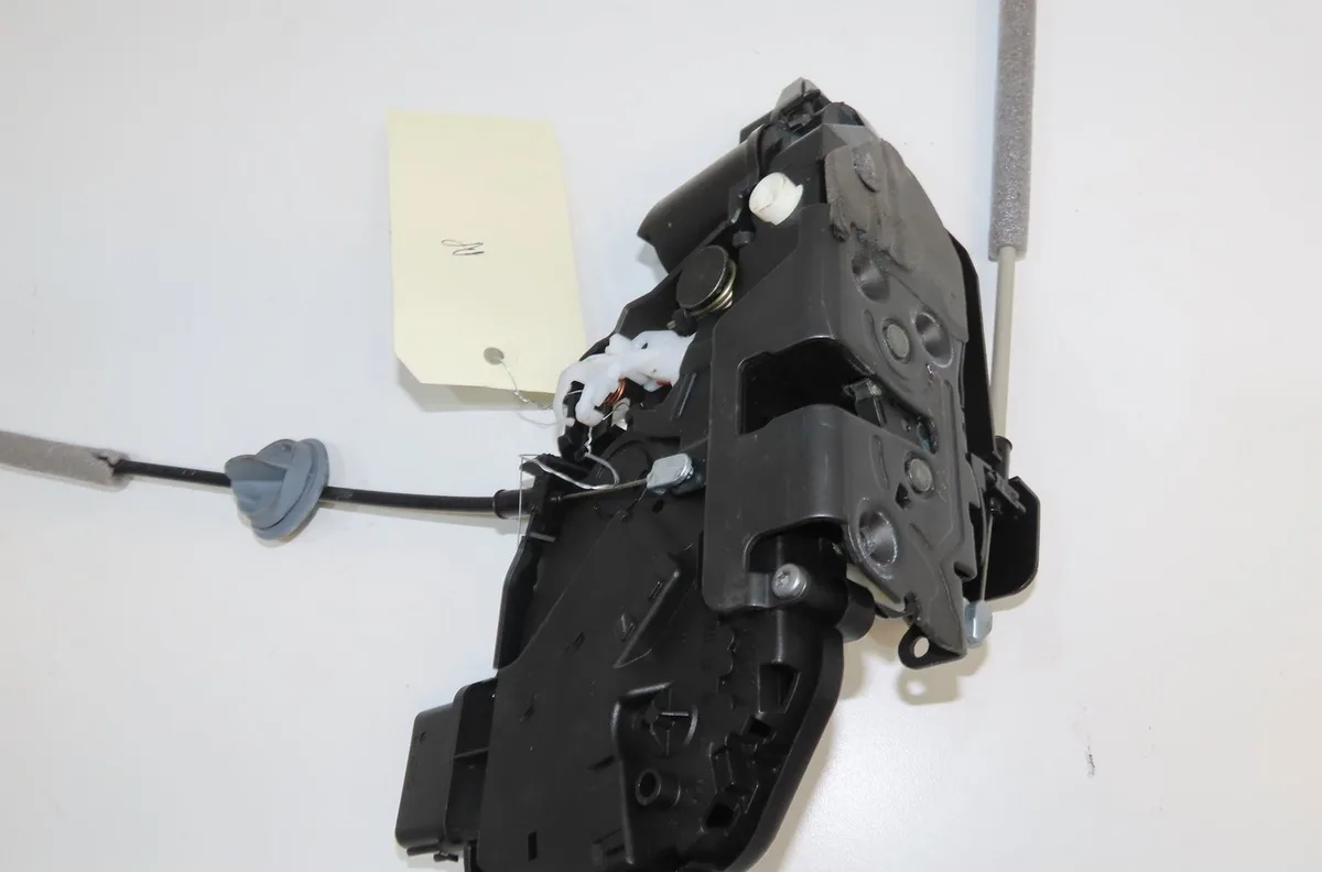 Serrure porte ard Volvo XC60 I SUV (156) D3 (2012-2015) occasion