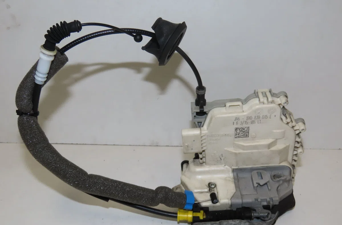 Serrure porte arg Audi A1 Sportback (8XA, 8XF) 1.4 tfsi (2011-2015) occasion