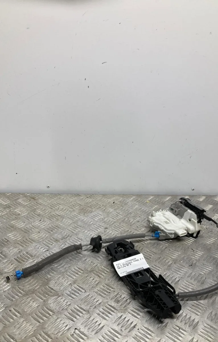 Serrure porte arg AUDI A3 3 SPORTBACK PHASE 2 occasion